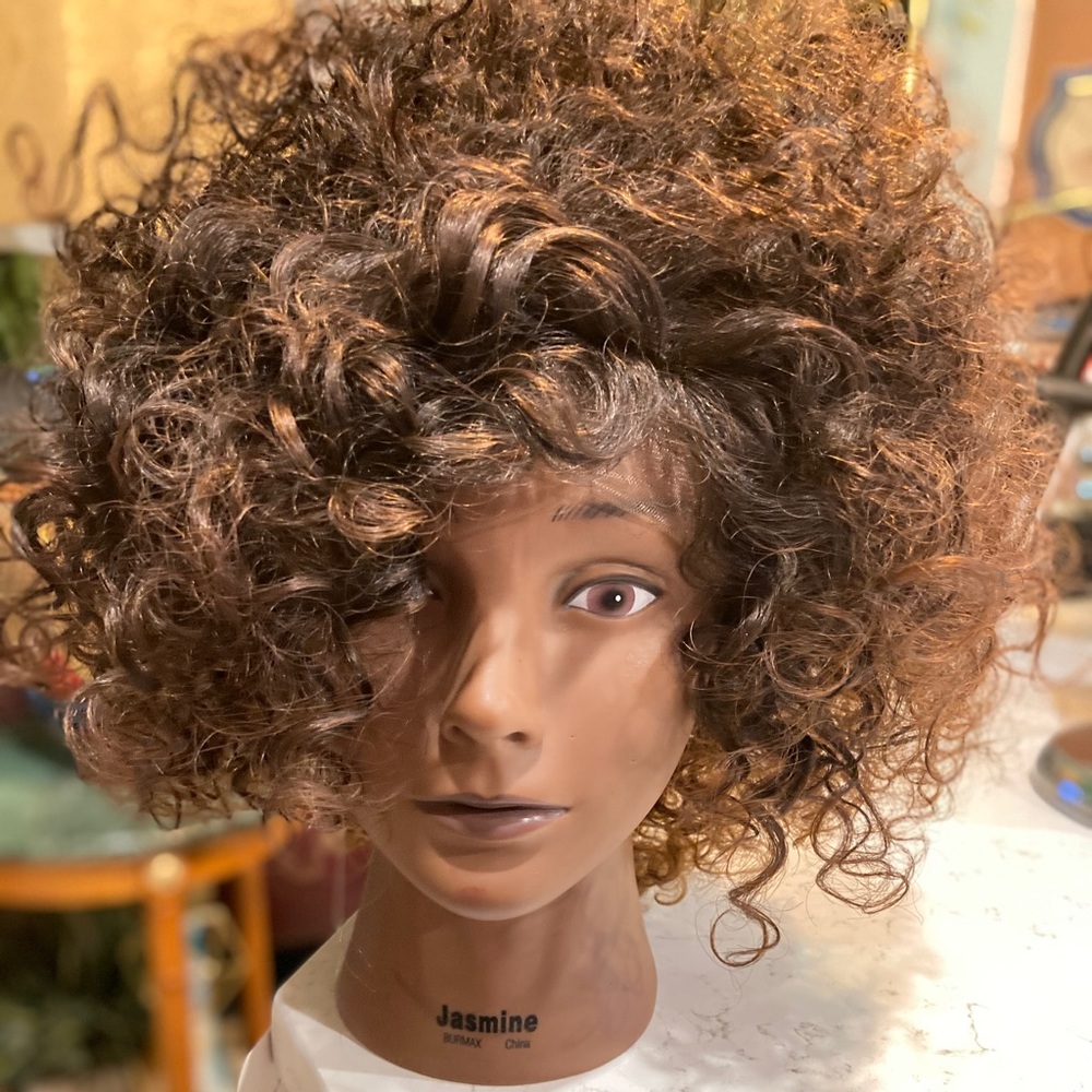Outre Lace front Front Wig Gabi UT2427 color